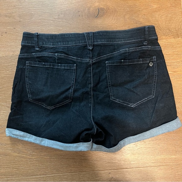 Democracy Women's Jean Shorts - Picture 3 of 3